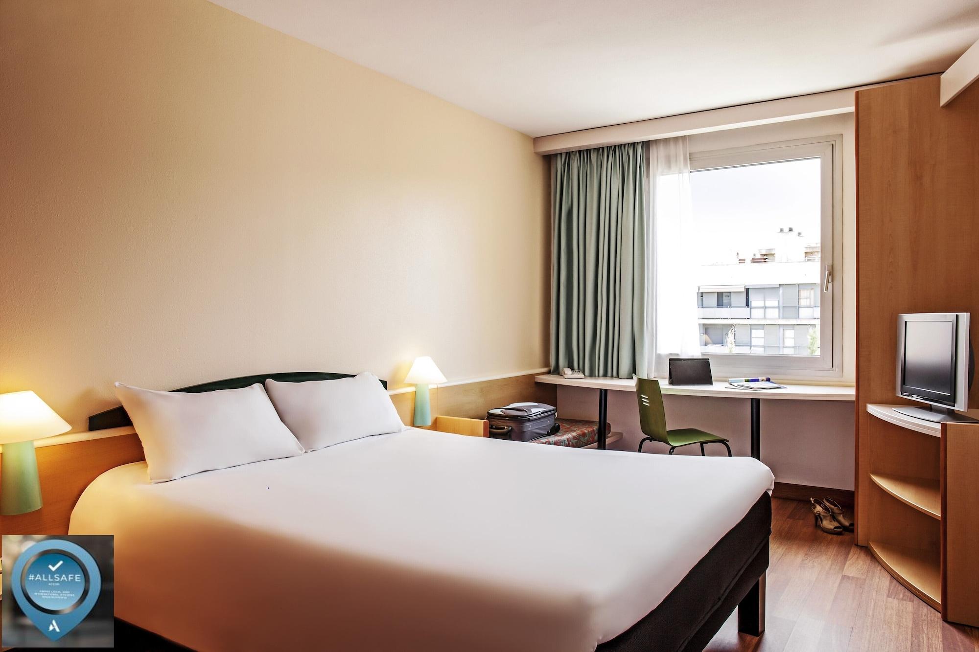 Ibis Barcelona Molins De Rei Hotel Ngoại thất bức ảnh