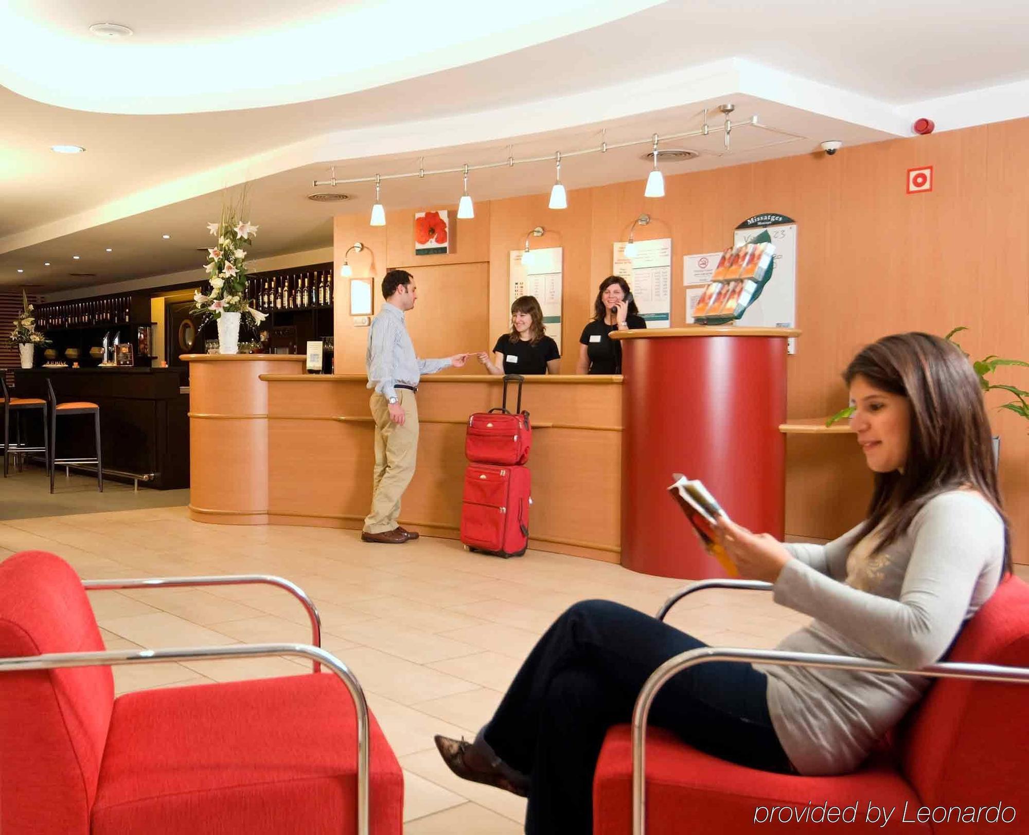 Ibis Barcelona Molins De Rei Hotel Ngoại thất bức ảnh