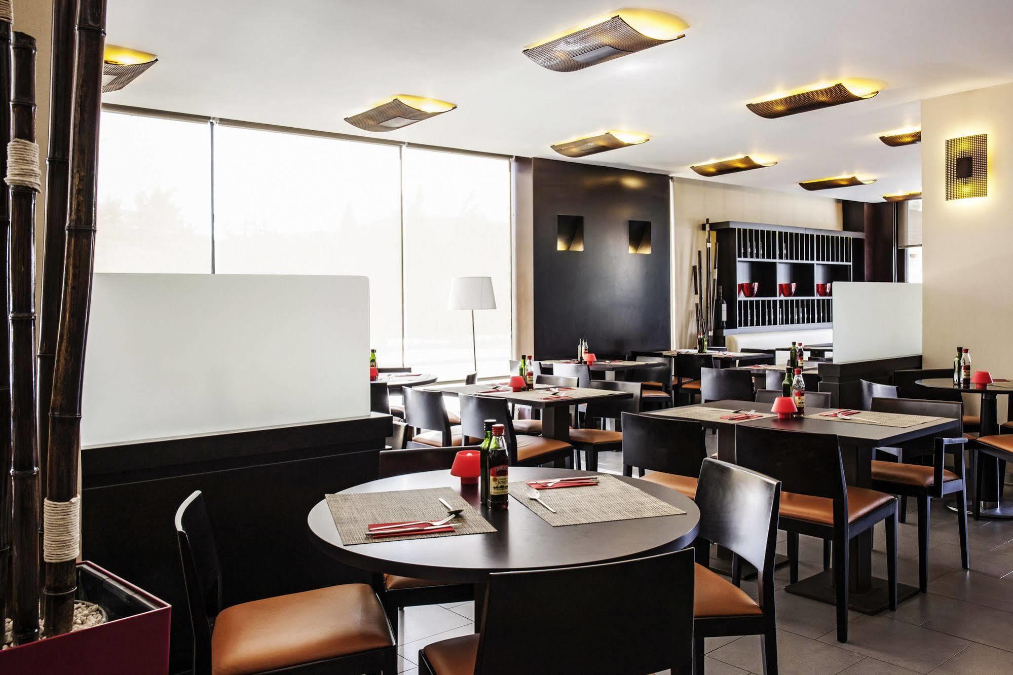 Ibis Barcelona Molins De Rei Hotel Ngoại thất bức ảnh