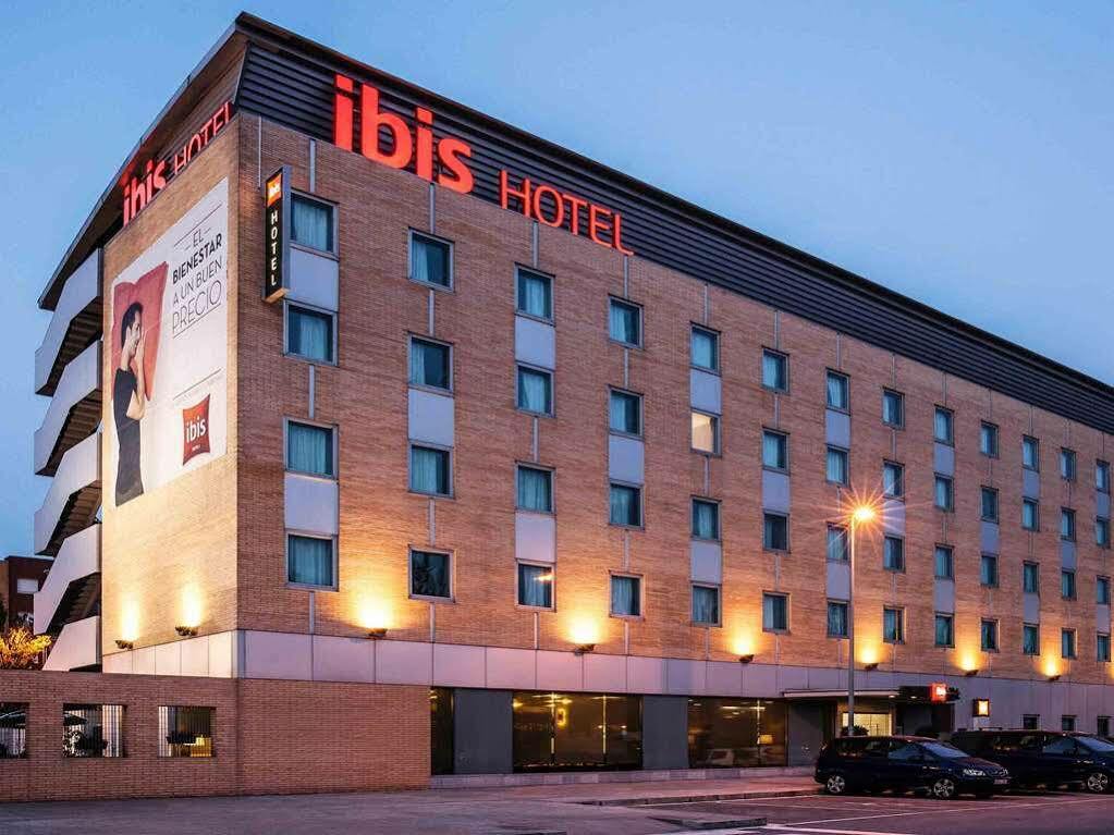 Ibis Barcelona Molins De Rei Hotel Ngoại thất bức ảnh