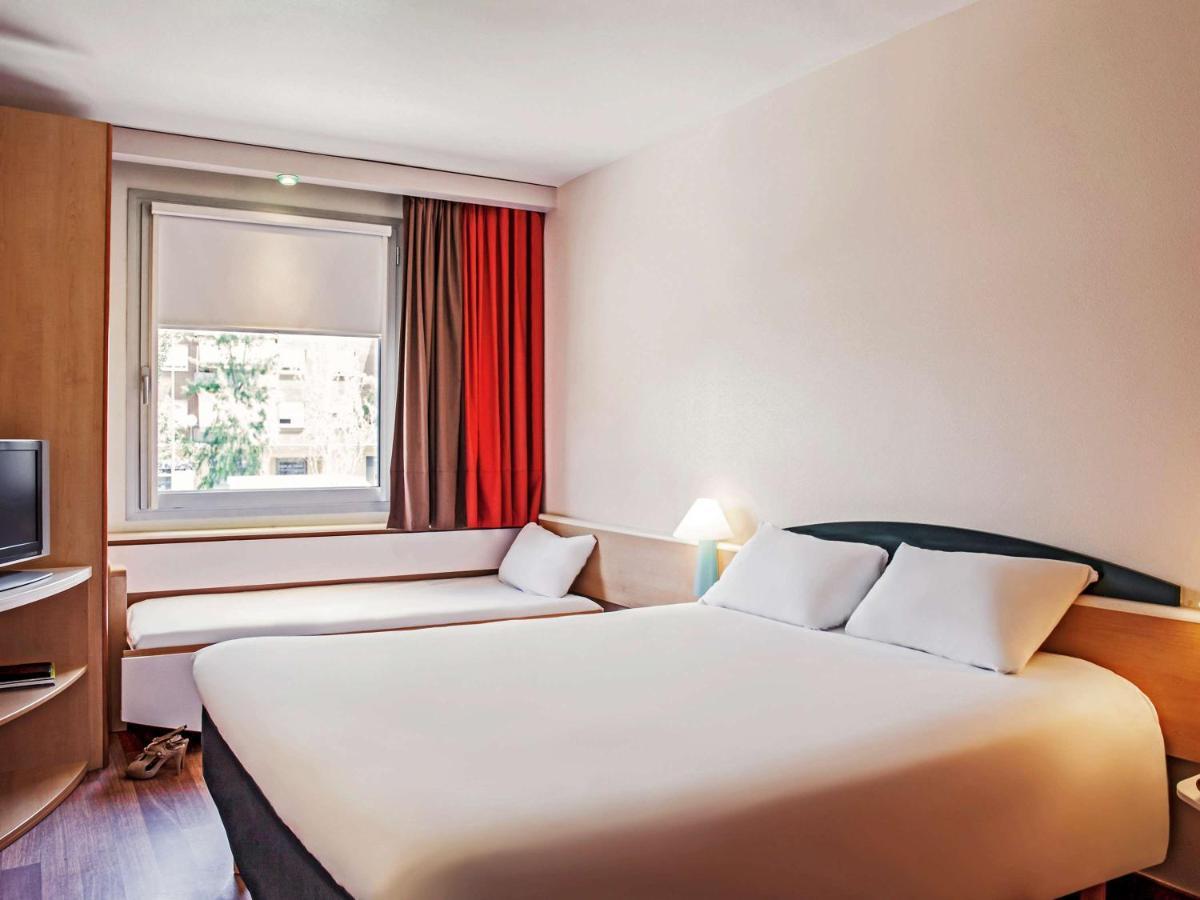 Ibis Barcelona Molins De Rei Hotel Ngoại thất bức ảnh